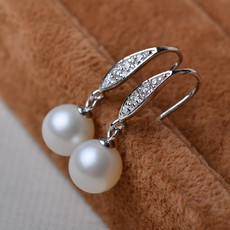 Inexpensive White 8.5-9mm Round Freshwater Natural Pearl Earring Set