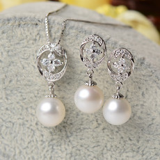 Women Lovely White 8.5-9mm Round Freshwater Natural Pearl Earring and Pendant Set