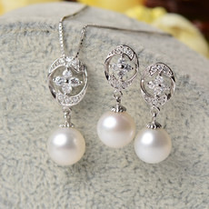 Women Lovely White 8.5-9mm Round Freshwater Natural Pearl Earring and Pendant Set