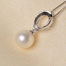 Elegant White 8 - 11mm Round Freshwater Natural Pearl Pendants