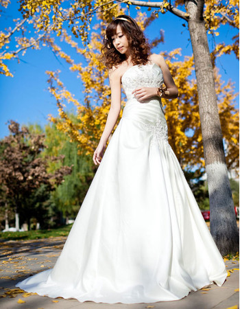 Discount Vintage Satin A-Line Strapless Sweep Train Wedding Dress