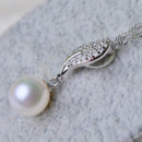 Beautiful White 8-11mm Round Freshwater Natural Pearl Earring and Pendant Set